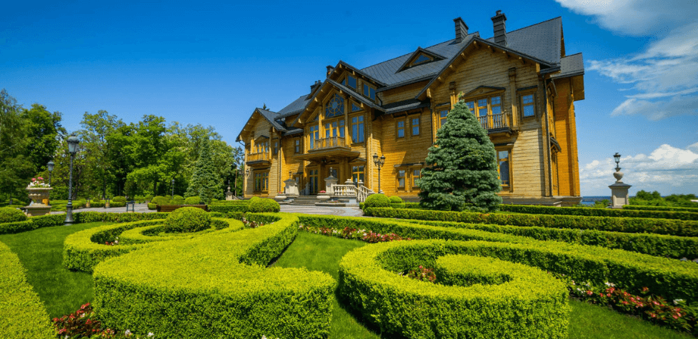 Beautiful European Contemporary Villa Landscape